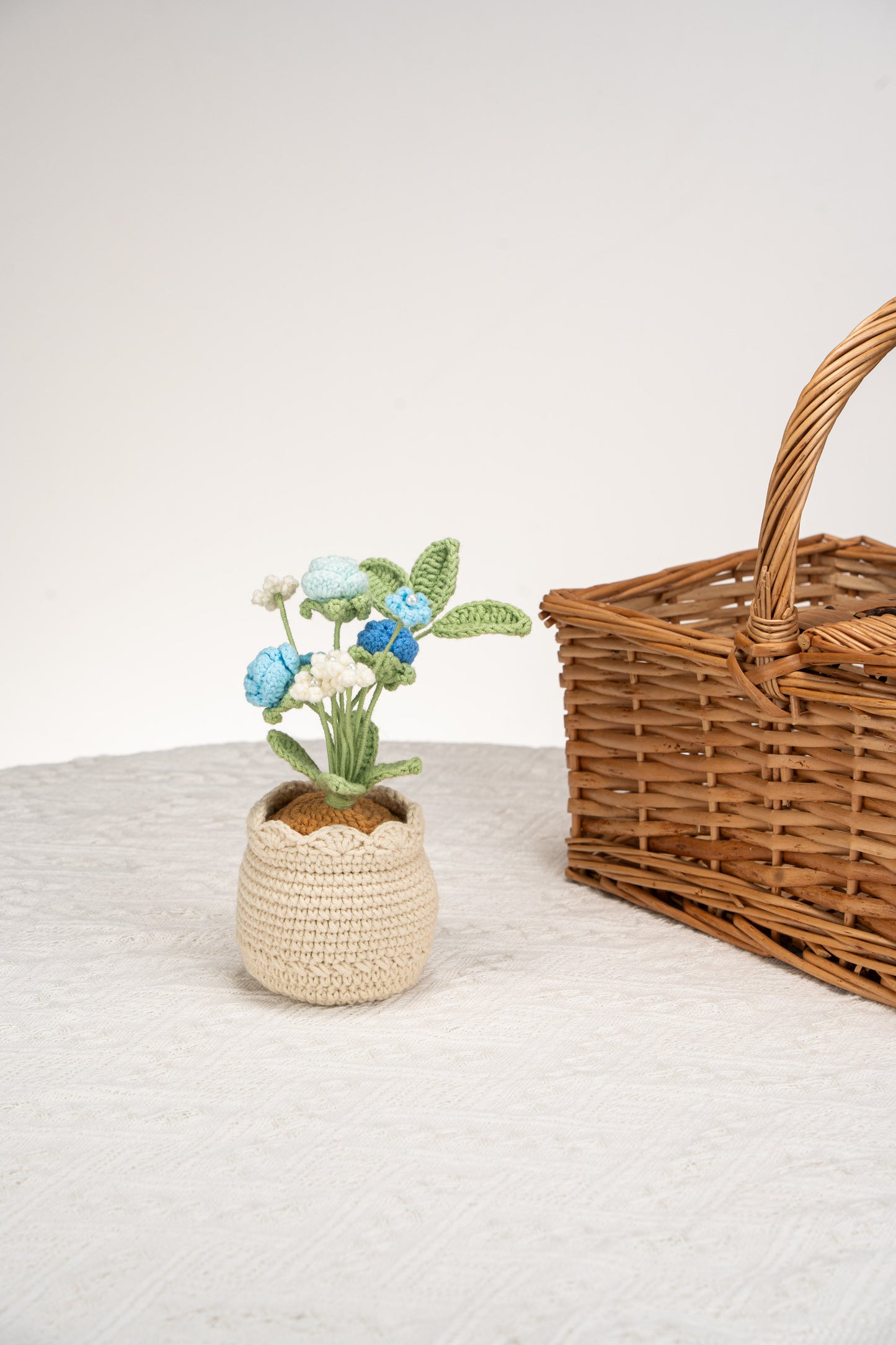 blue rose and baby's breath