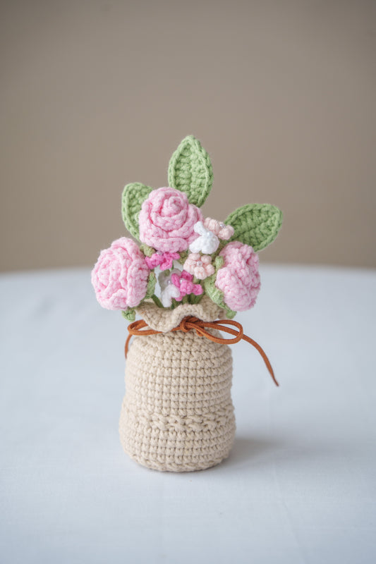 Pink rose and baby's breath