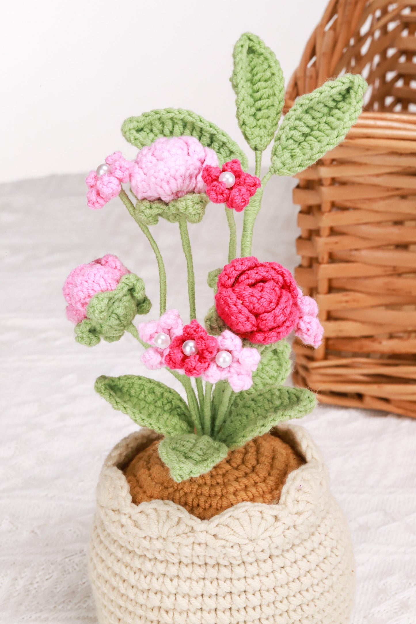 pink rose and baby's breath